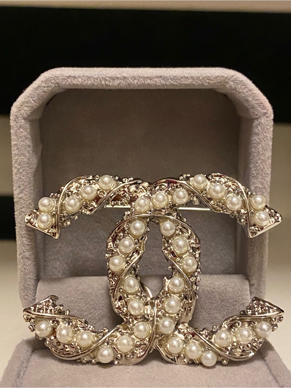 Fashion Jewelry Silver Tone Interlocking Logo  C-Luxury Brooch / Pearls- Large